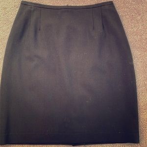 Short slim skirt